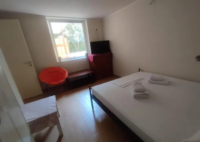 Lalezas 公寓 托隆